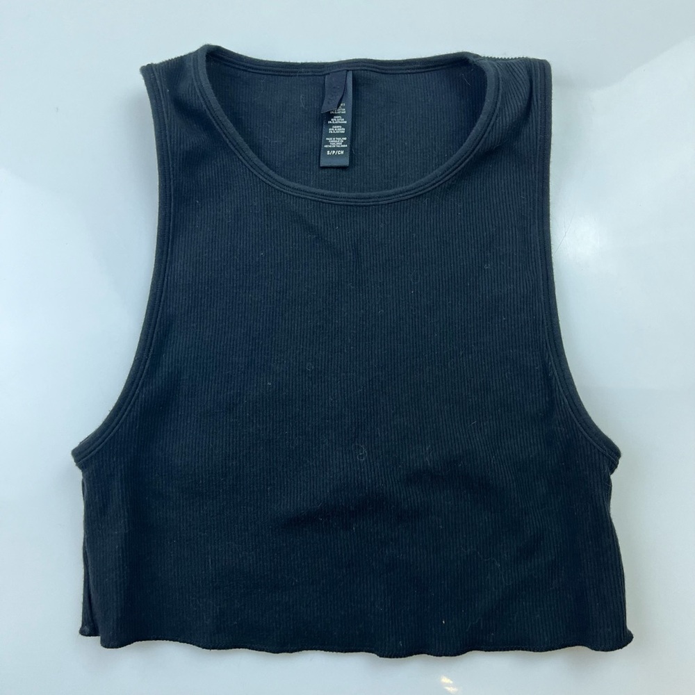 Skims Black Cropped Tank